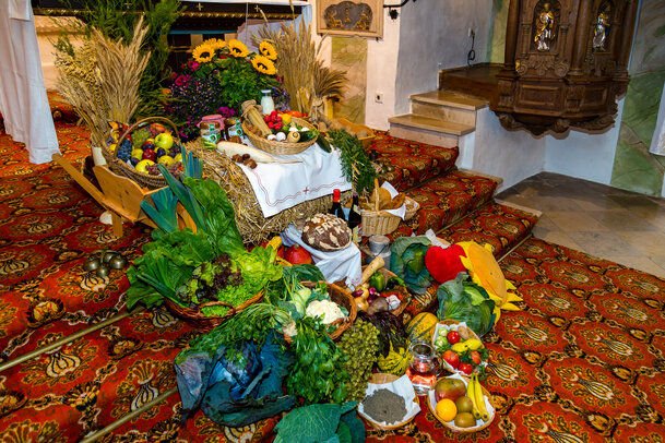 Thumbnail: _JA 24233 Erntedank in Hohenried, Kirche, Messe.jpg